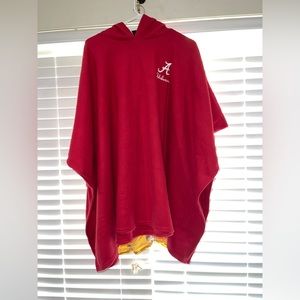 Alabama poncho 100% polyester. One size.